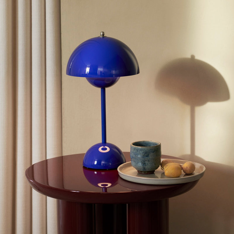 Portable mushroom table lamp space age "Flowerpot VP9"