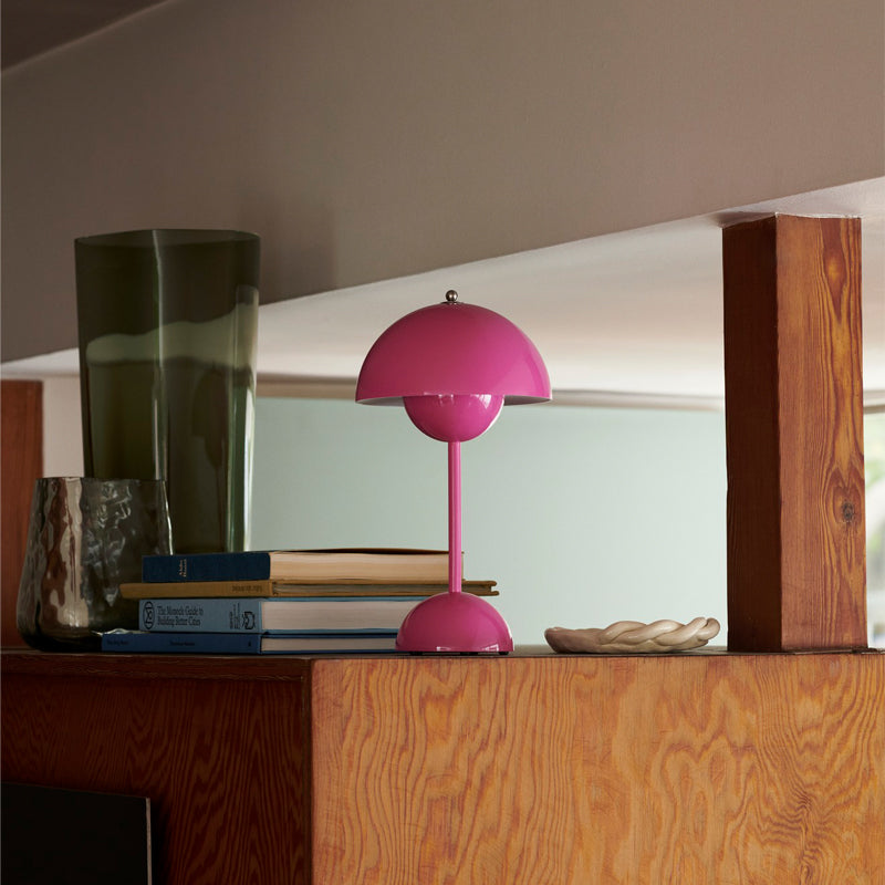 Portable mushroom table lamp space age "Flowerpot VP9"