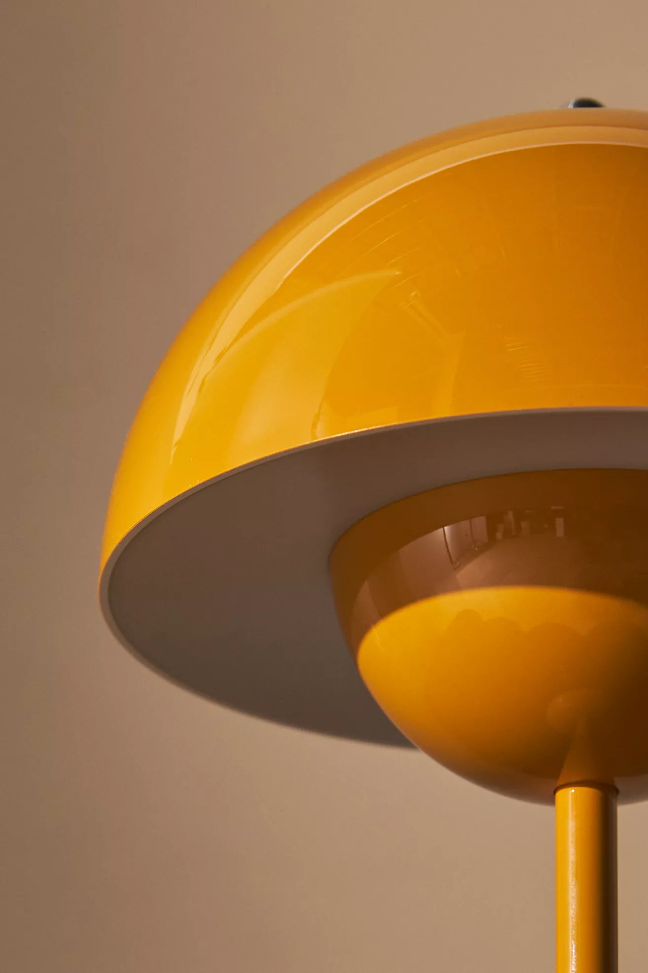 Portable mushroom table lamp space age "Flowerpot VP9"