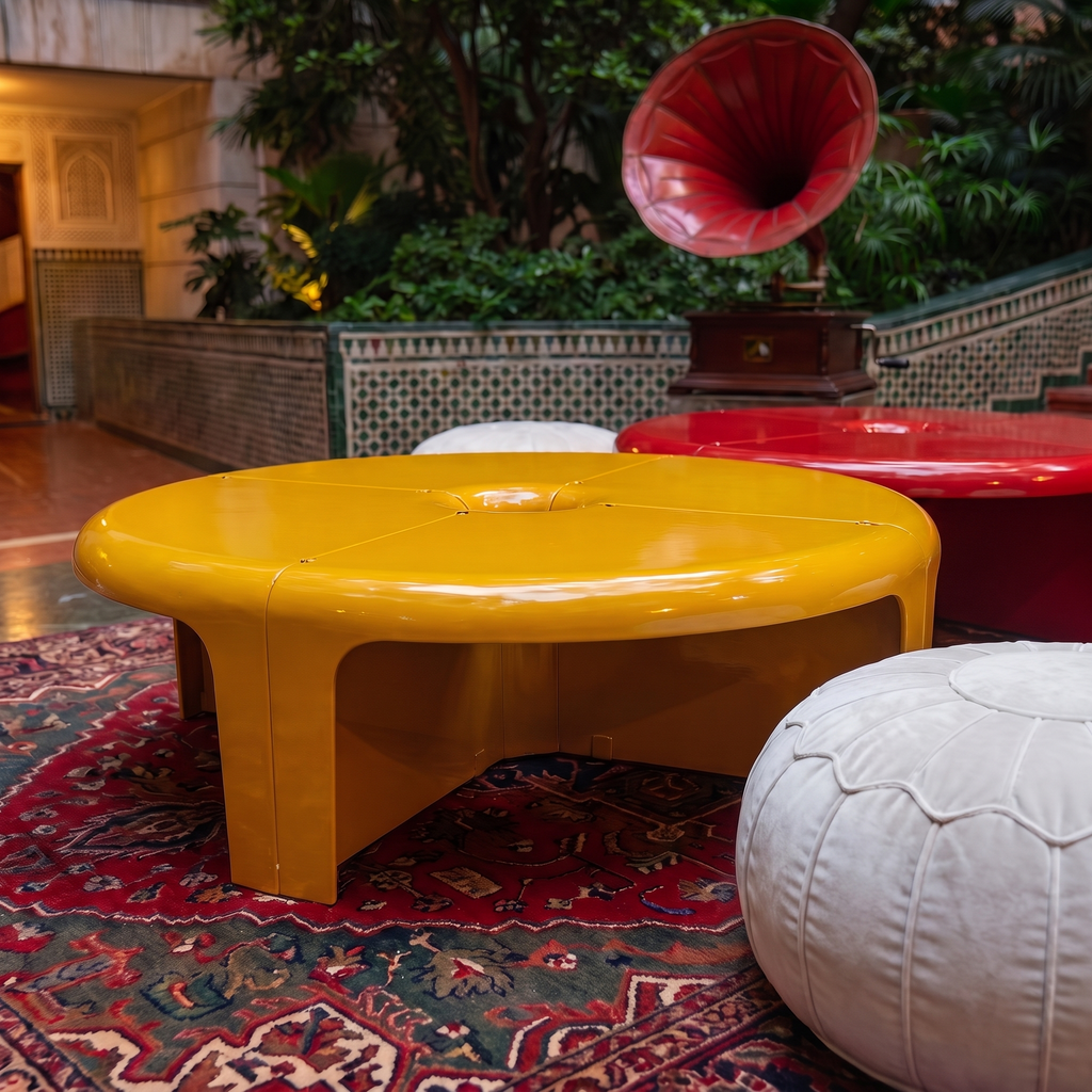 Quattro quarti Italian space age coffee table
