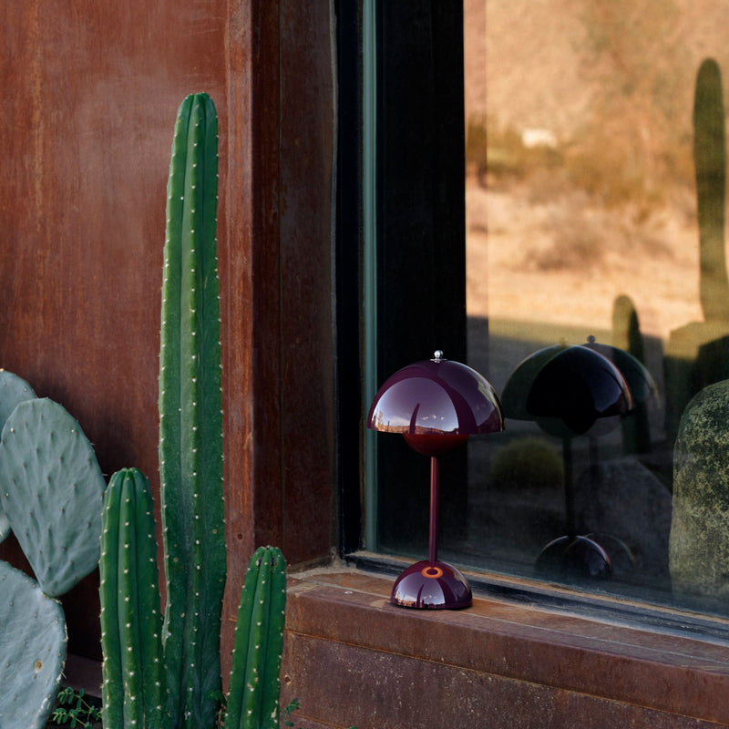 Portable mushroom table lamp space age "Flowerpot VP9"