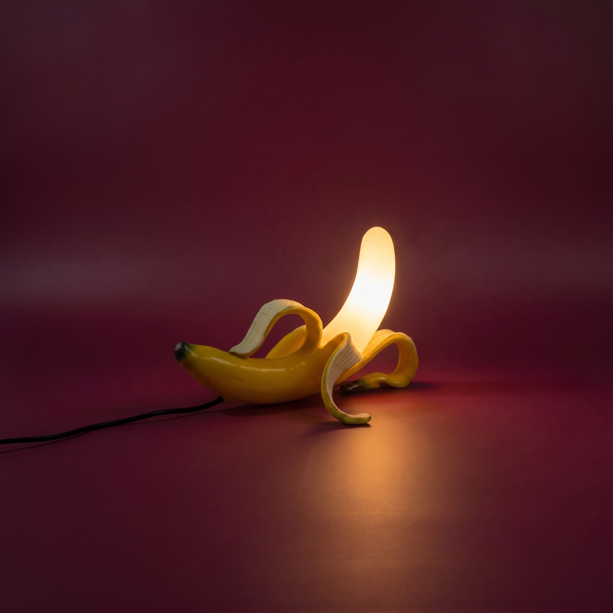 Avant garde pop art memphis banana table lamp